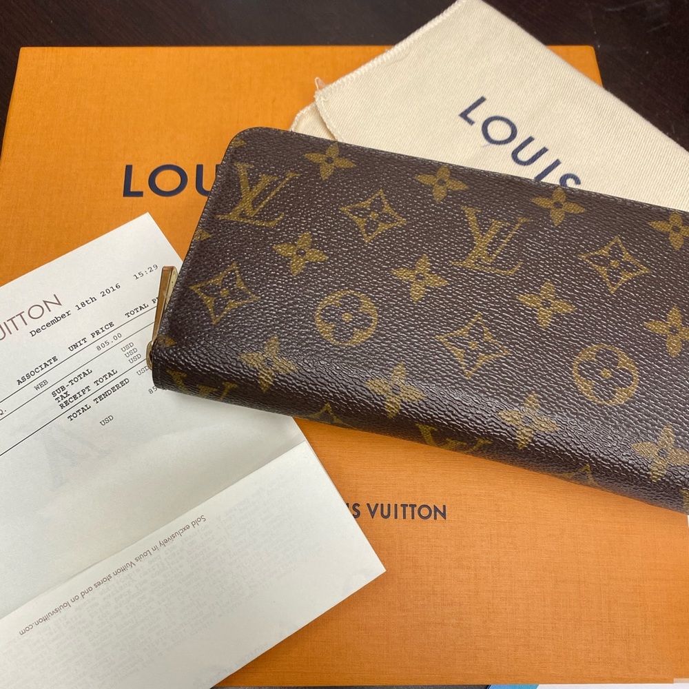 Louis Vuitton Zippy Wallet